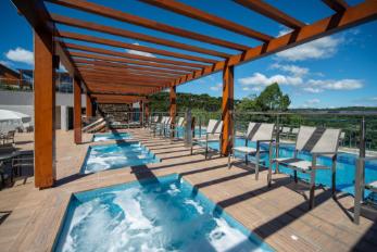 Laghetto Resort Golden - Image 1