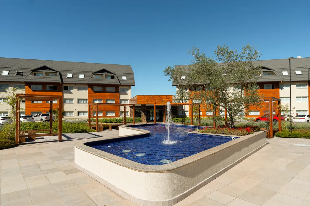 Laghetto Resort Golden - Image 2